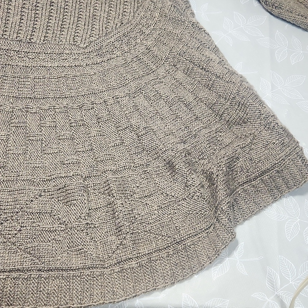 ESHA Cardigan - Picture 6 of 7